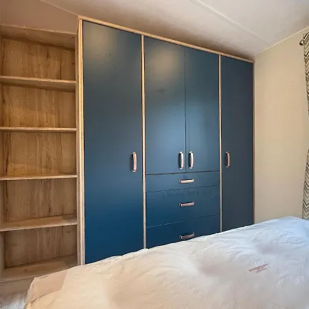 Modern Chalet, Family Oriented Near The Forest And