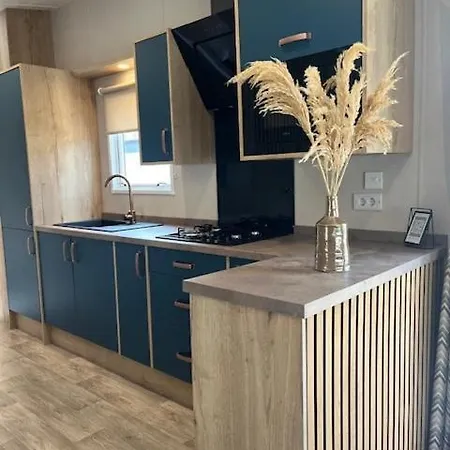 木屋 Modern Chalet, Family Oriented Near The Forest And