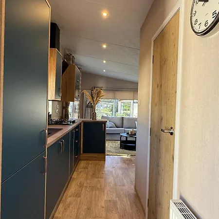 Modern Chalet, Family Oriented Near The Forest And *