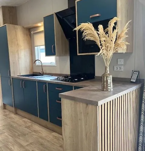 Domek alpejski Modern Chalet, Family Oriented Near The Forest And