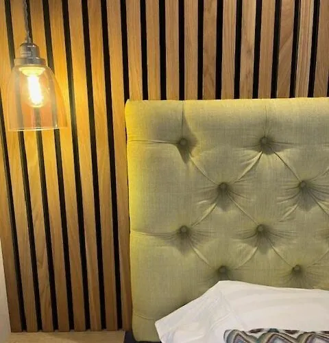 Domek alpejski Modern Chalet, Family Oriented Near The Forest And