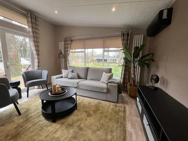 Modern Chalet, Family Oriented Near The Forest And Domek alpejski *