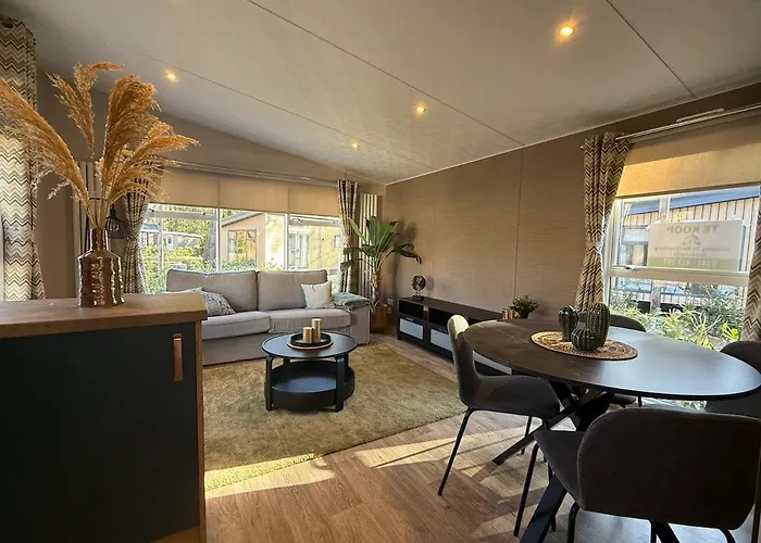 Domek alpejski Modern Chalet, Family Oriented Near The Forest And