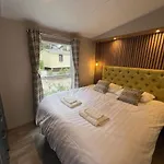 Domek alpejski Modern Chalet, Family Oriented Near The Forest And *