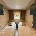Modern Chalet, Family Oriented Near The Forest And Domek alpejski