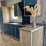 Domek alpejski Modern Chalet, Family Oriented Near The Forest And