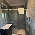 Modern Chalet, Family Oriented Near The Forest And