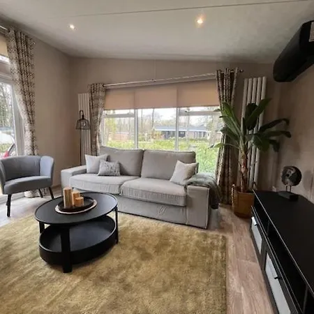 Modern Chalet, Family Oriented Near The Forest And Chalet *